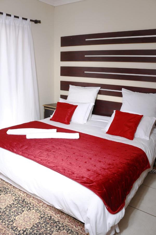 Baobab Tree Guest House Блоемфонтейн Стая снимка